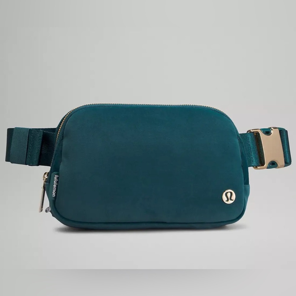Nwt lululemon velour everywhere belt bag
